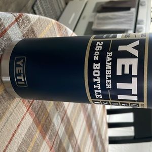 Yeti Rambler with Straw 26oz bottle Brand New